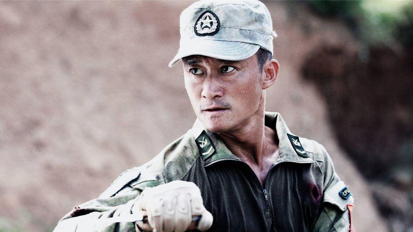 吴京现身路边摊，和好友聚餐喝到脸红，吴京的酒品如何？