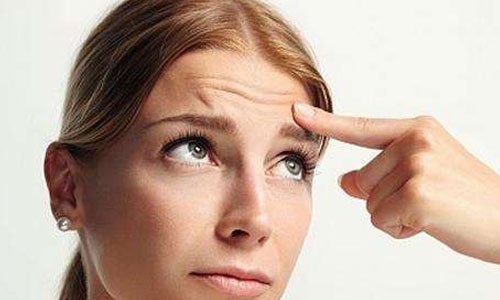 长皱纹了应该怎么解决？长皱纹是什么原因引起的？