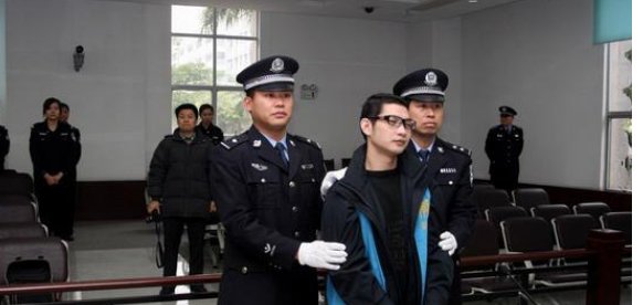 兰启荣的锤死老警察