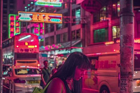 霓虹灯下的夜晚的句子有哪些？