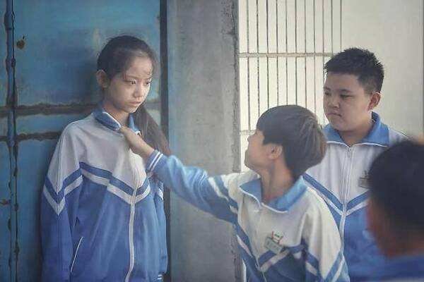 班上男同学不停地欺负女生,女生该怎么办?