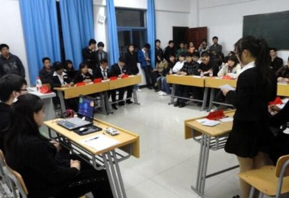 学生会是干什么的？