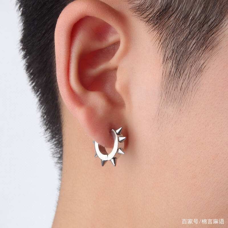 男生打耳洞左右耳区别