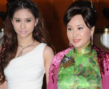 赌王三太年轻的时候到底有多漂亮？