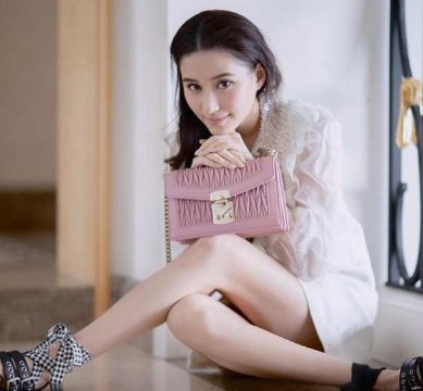 赌王三太年轻的时候到底有多漂亮？