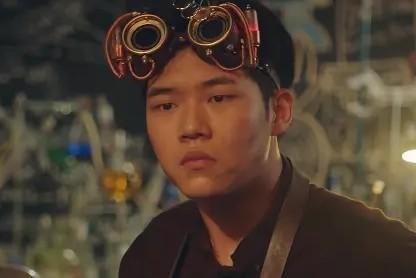 《爱情公寓5》中,小黑是干什么工作的?