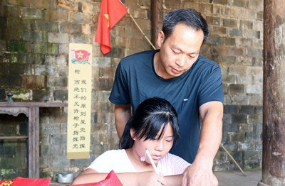 有网友反映教师招聘男考生4分进复审，教育局对此有何回应？