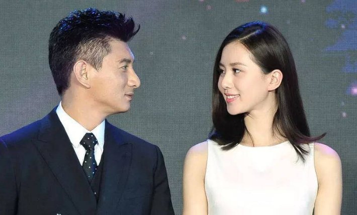 刘诗诗吴奇隆同框回公寓，全程无交流被曝感情不和，发生了什么？