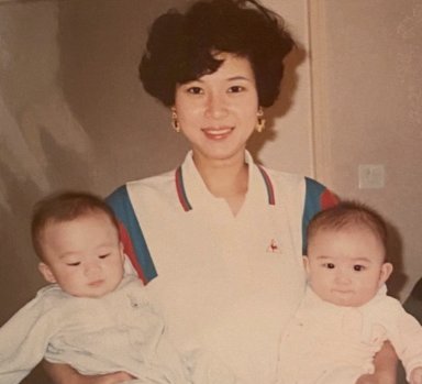 赌王三太年轻的时候到底有多漂亮？