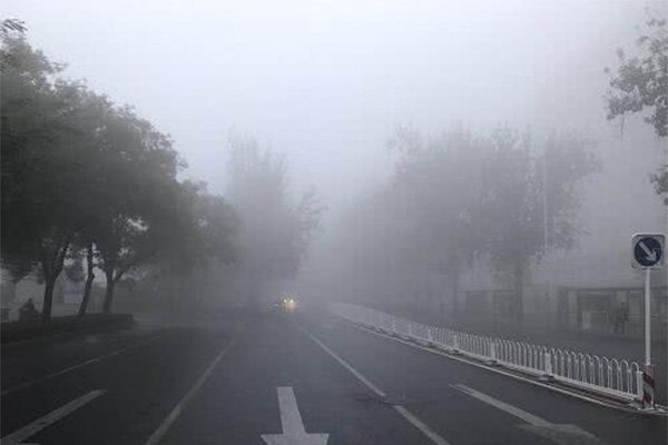 唐山一面包车在大雾中冲入河里致6人遇难，大雾中行车应该注意哪些问题？