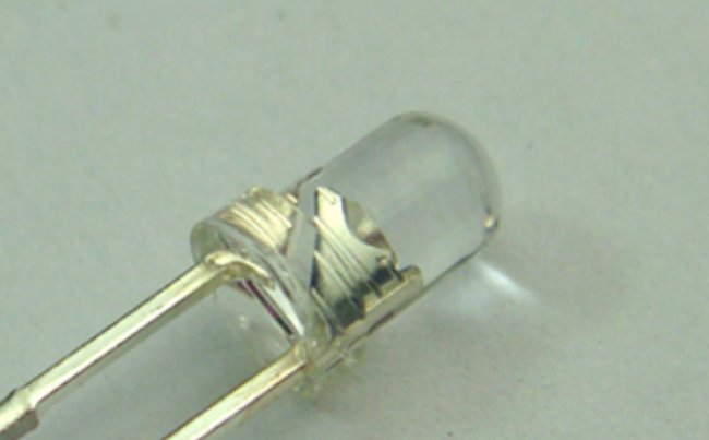 发光二极管工作电压和电流是什么？