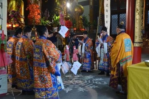 颜色有很多种,道教为什么偏爱黄色、青色和紫色?