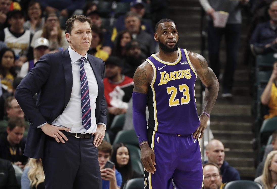 卢克-沃顿的职业生涯有什么经历？