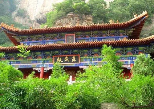 树红树碧高低影烟淡烟浓远近秋描写的是什么？