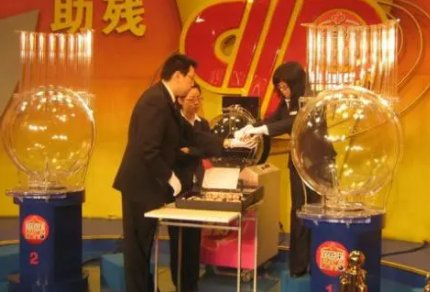 双色球中几个号才是中奖了呢？红的是几个，蓝的是几个？