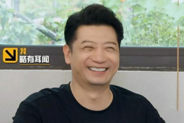 邓紫棋在电竞解说台睡着，女明星能有多可爱？