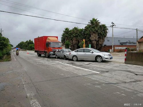 广西一SUV撞多名行人已致4死6伤，如何注意交通安全？