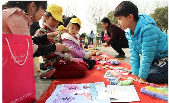 如何说服校长在学校组织一次义卖活动作文