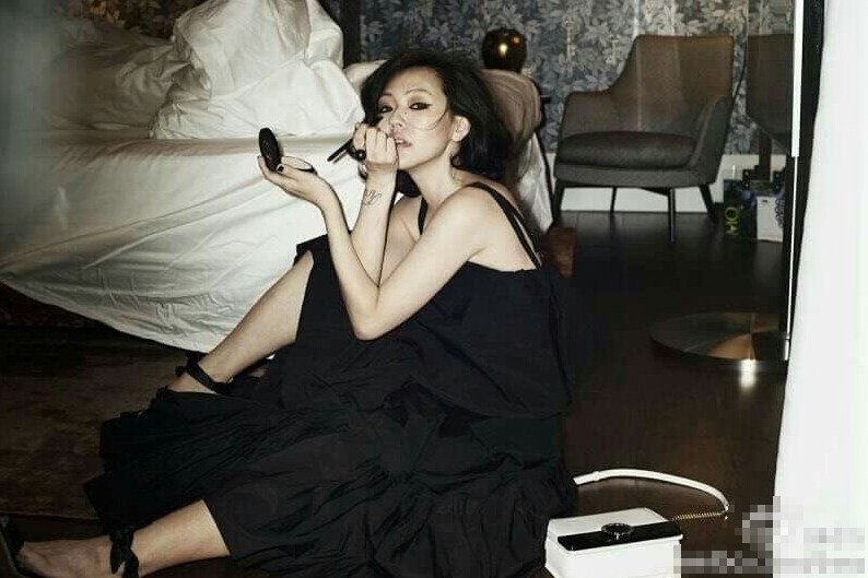 网传小s曾多次遭遇家暴,为什么小s在众人面前表现的如此快乐?