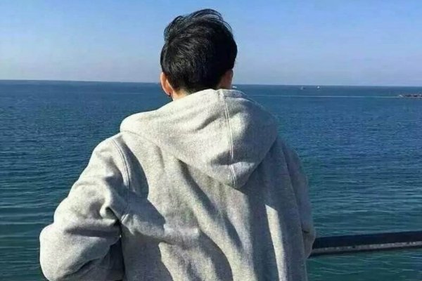 有一首歌是男的唱的。歌词里有一句你是我的Superman