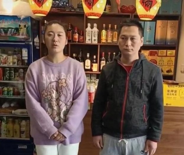 记者采访杭州地锅鸡店被锁店内,老板涉嫌哪些法律问题?