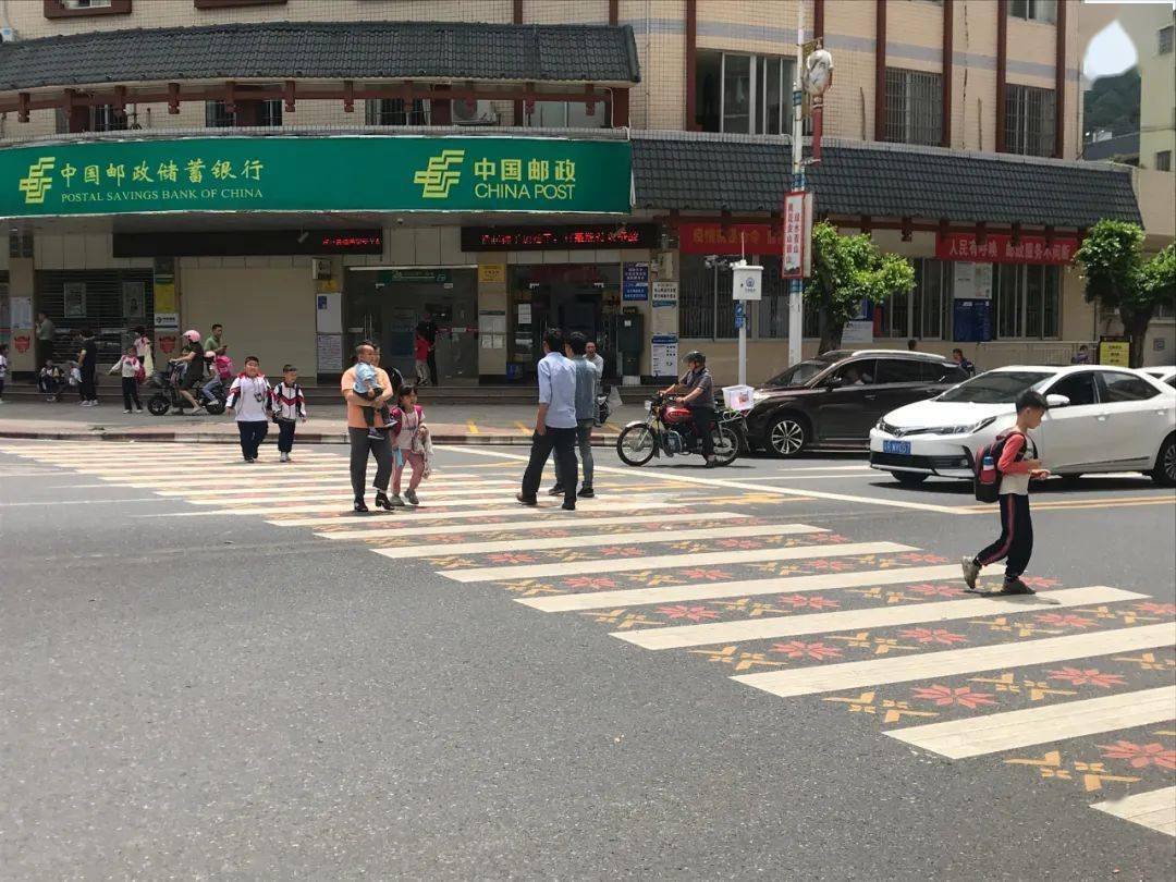 大连劳动公园车祸致4死3伤，肇事逃逸构成了什么犯罪行为？