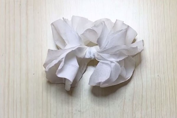 怎么折扫墓时用的小白花？