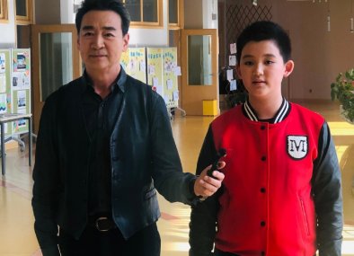 他因出演琼瑶剧走红,和亲生儿子合照却被说成是“爷孙”,你怎么看?