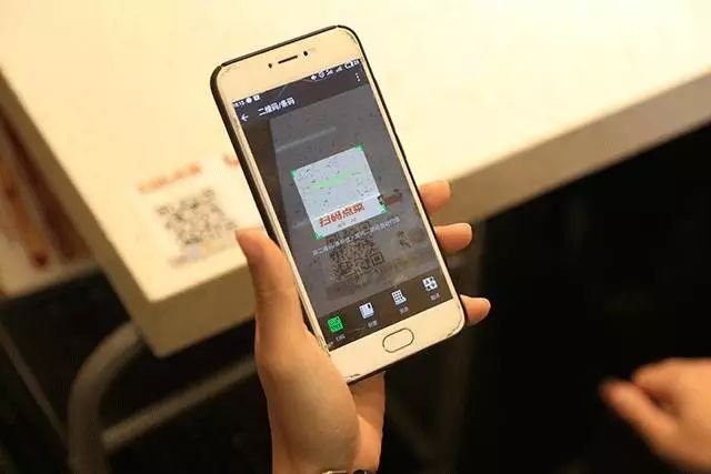 北京一博主晒点餐码，被网友下单300万，对餐厅造成了哪些影响？