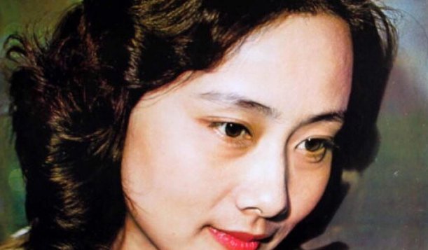 一部剧让她大火了38年，事业有成，夫妻恩爱的人是谁？