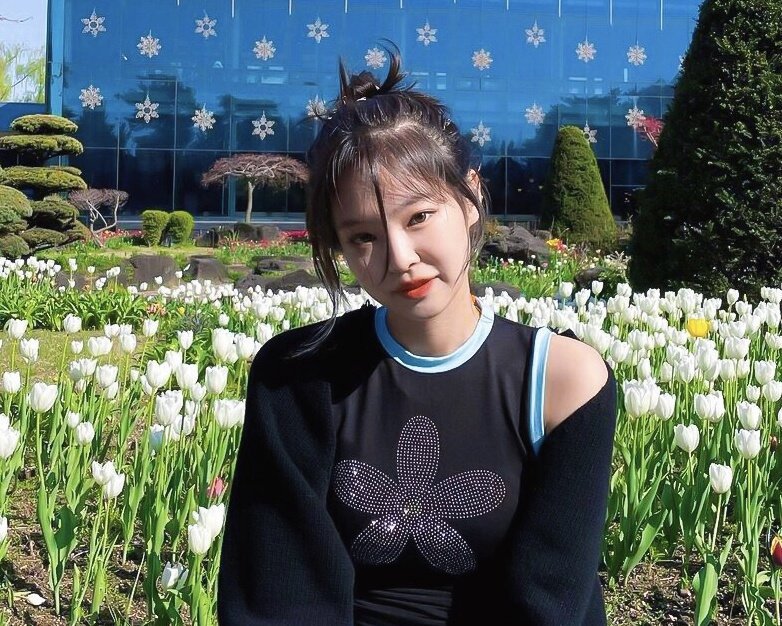 Jennie春游照片,她也太美了吧,她还有过哪些绝美造型?