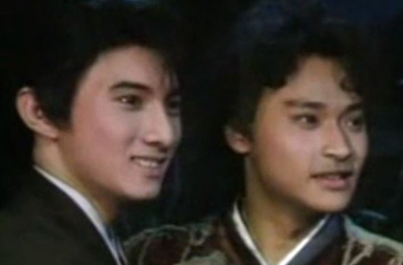 一部电视剧，男主白天是人，晚上变成蝙蝠；女主白天是雕塑，晚上恢复为人，求剧名