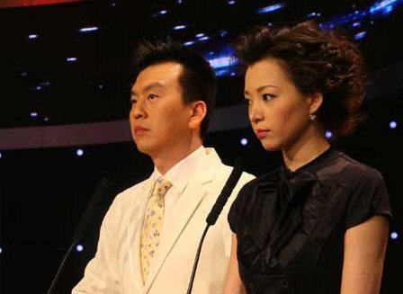 央视名嘴张泽群,曾经多次求婚董卿,如今的他结婚了没有?