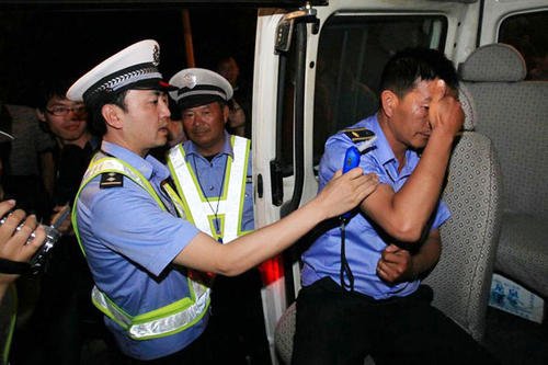 市民穿睡衣出行被公开曝光,为何网友却称城管很闲?
