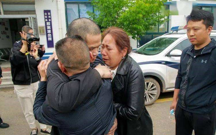 被拐儿童找回后将生母拉黑,孩子为何会做出这样的选择?