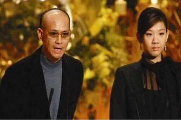 《跨界喜剧王》中艾福杰尼颠覆形象“秃头上阵”，如何看待年轻人秃头问题？