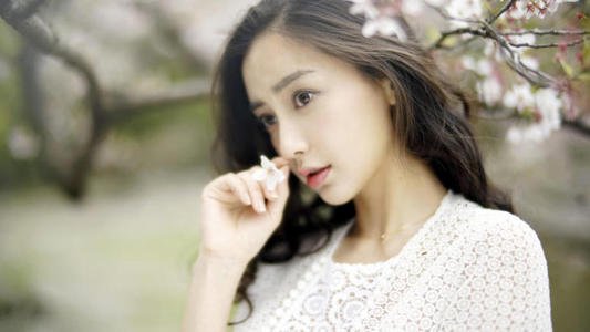 Angelababy回应合照站位，都表达了什么？