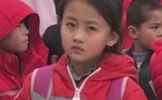 支教老师抓拍微笑女孩走红，背后的故事为何引人关注？