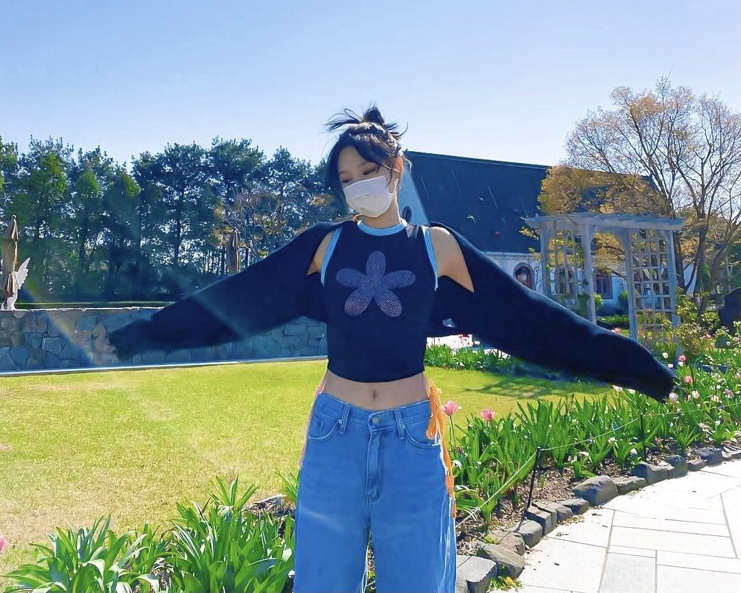 Jennie春游照片,她也太美了吧,她还有过哪些绝美造型?