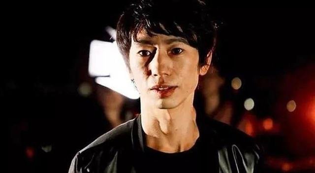从神曲歌手到被送精神病院，凭《我的滑板鞋》出圈的庞麦郎如今过得怎样？