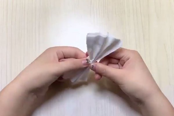 怎么折扫墓时用的小白花？