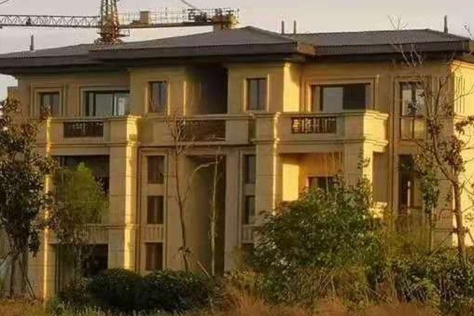 中国国画院10栋20套违建别墅被没收，你支持校内建设非学生住房吗？