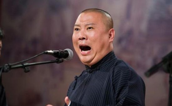 郭德纲歪唱《花心》《大约在冬季》等歌，是毁了原唱还是帮其扬名？