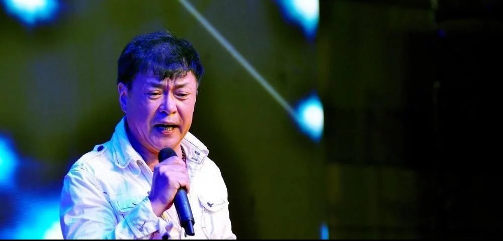 迟志强出道近50年，当初是因何淡出荧屏的？