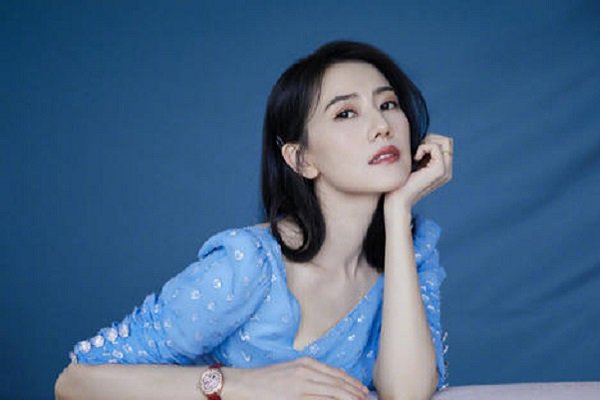 虞书欣高圆圆撞衫同款长裙，你喜欢哪一位呢？