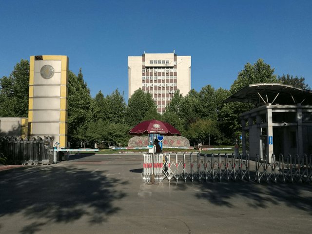 北大教授洪森炼被举报猥亵学生，学校如何处理此事才是公允？