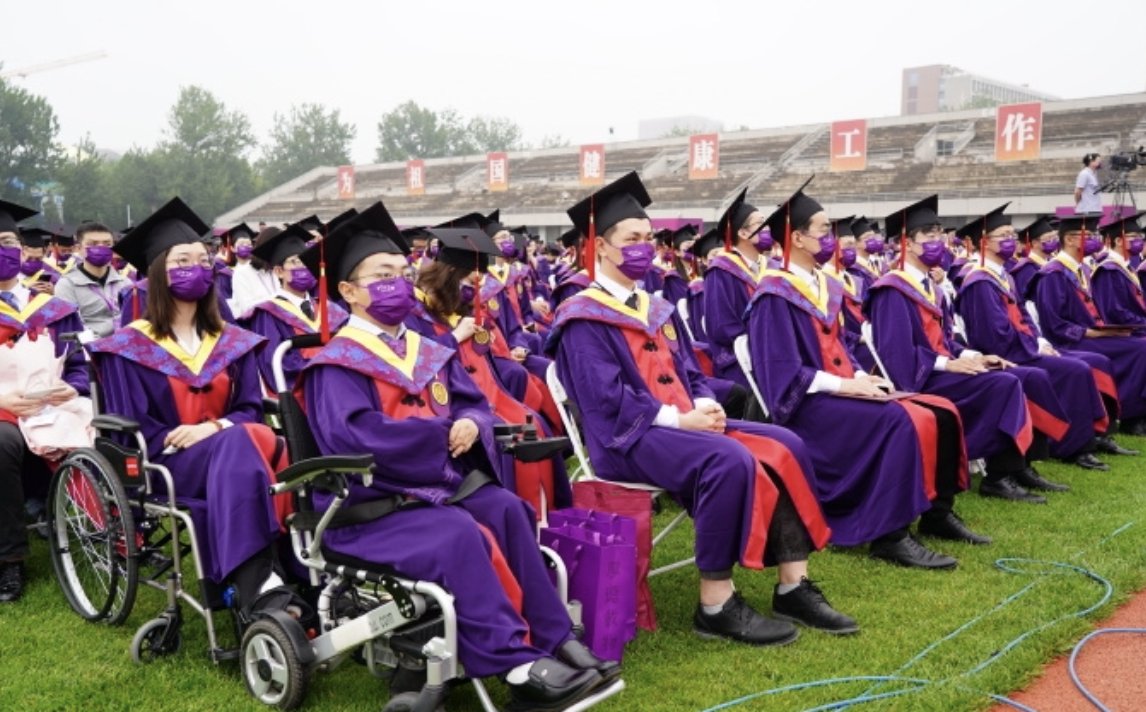 清华大学举行2021年研究生毕业典礼,现场是什么样的?