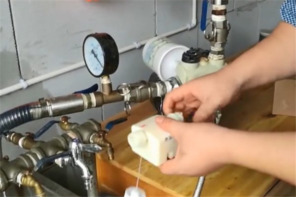 家用水塔水位浮球开关怎么安装