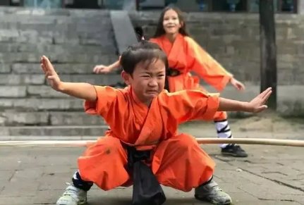 乐嘉的三妻三子老婆个个赛西施,她小女儿怎么样?