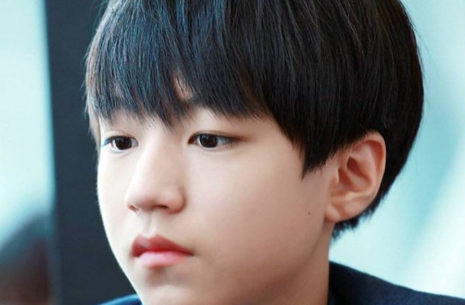 TFBOYS遭到粉丝激光笔照脸,如果激光笔照到眼睛,眼睛会受到什么伤害?